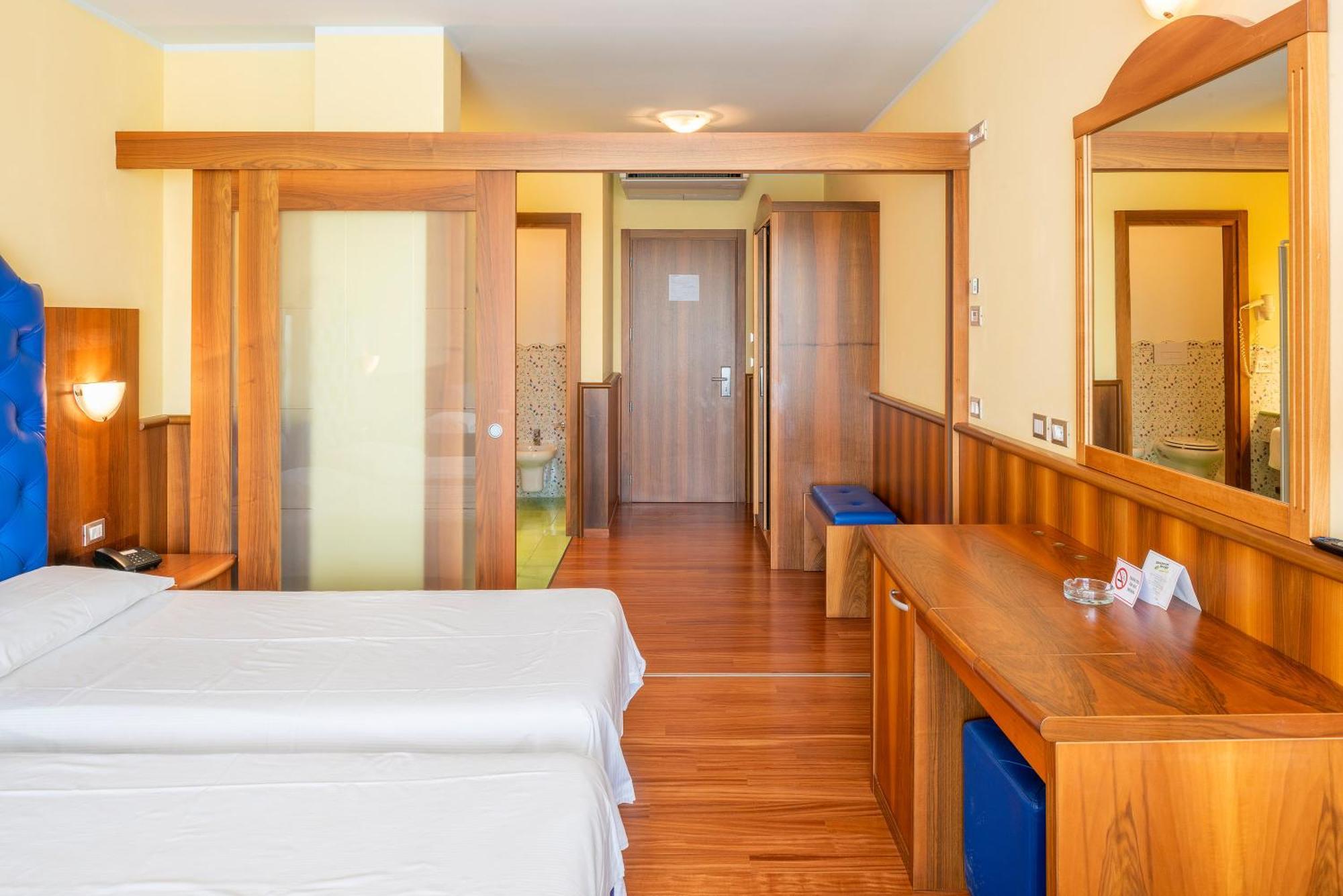 טורי דל בנקו Hotel Internazionale מראה חיצוני תמונה
