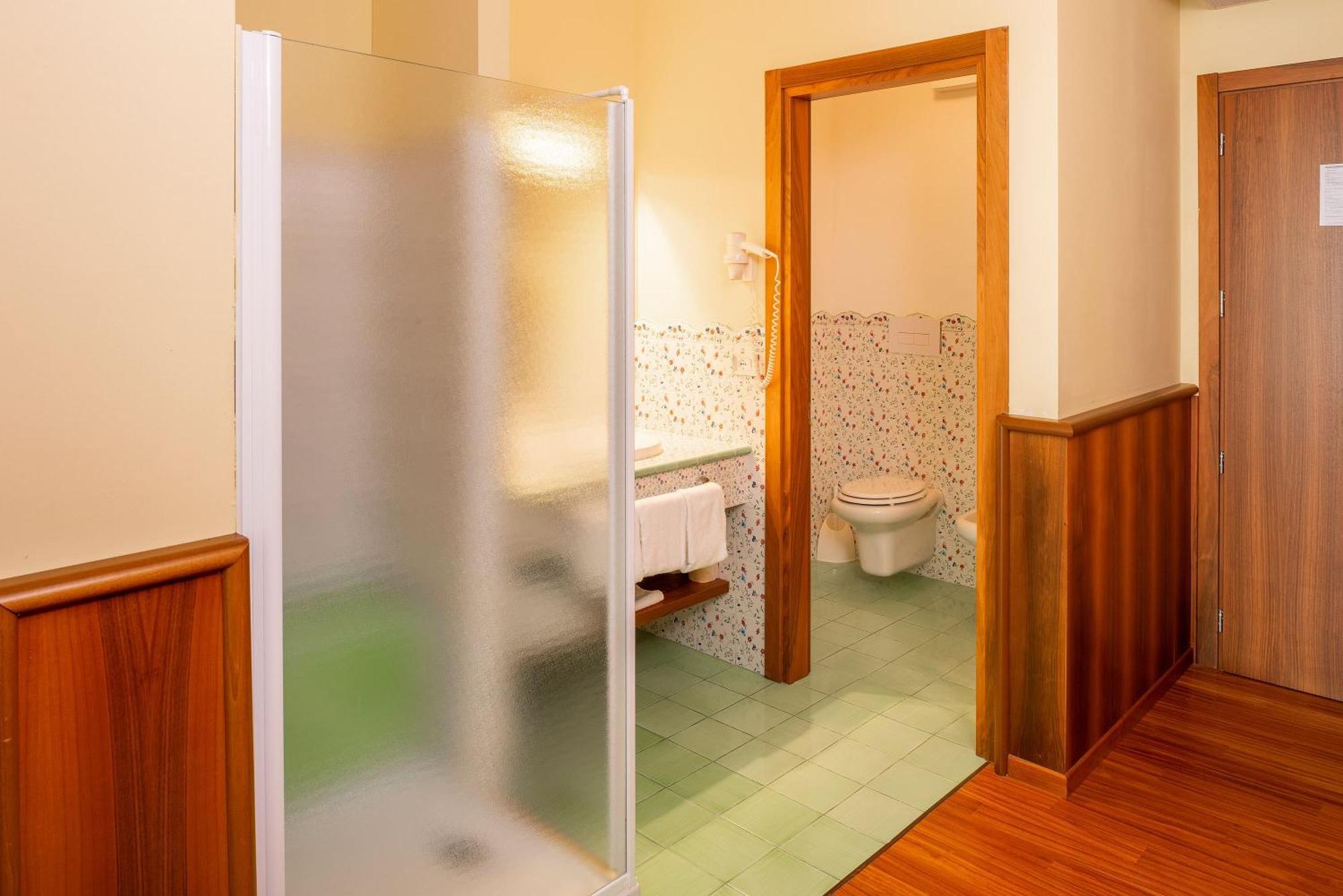 טורי דל בנקו Hotel Internazionale מראה חיצוני תמונה
