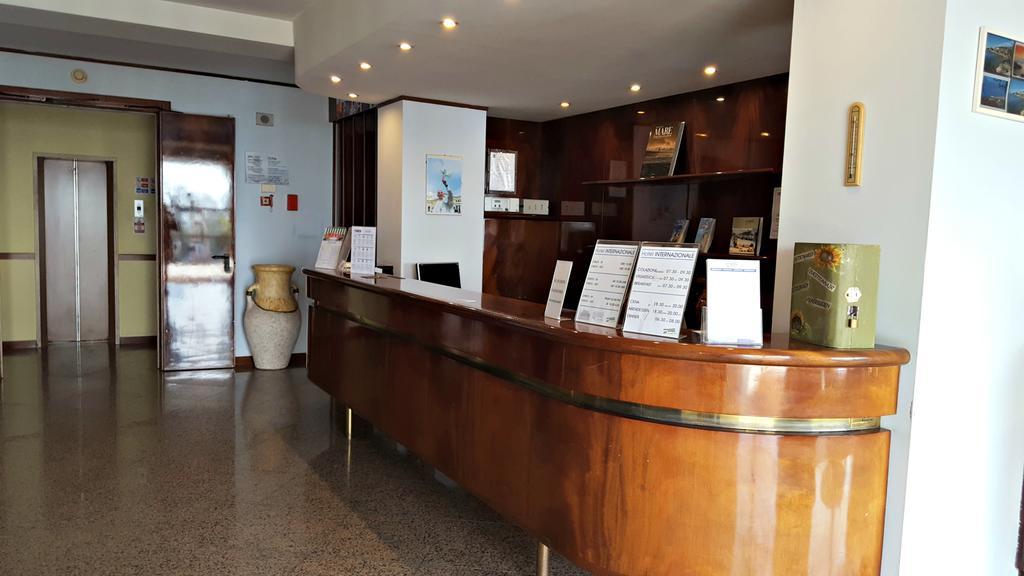 טורי דל בנקו Hotel Internazionale מראה חיצוני תמונה